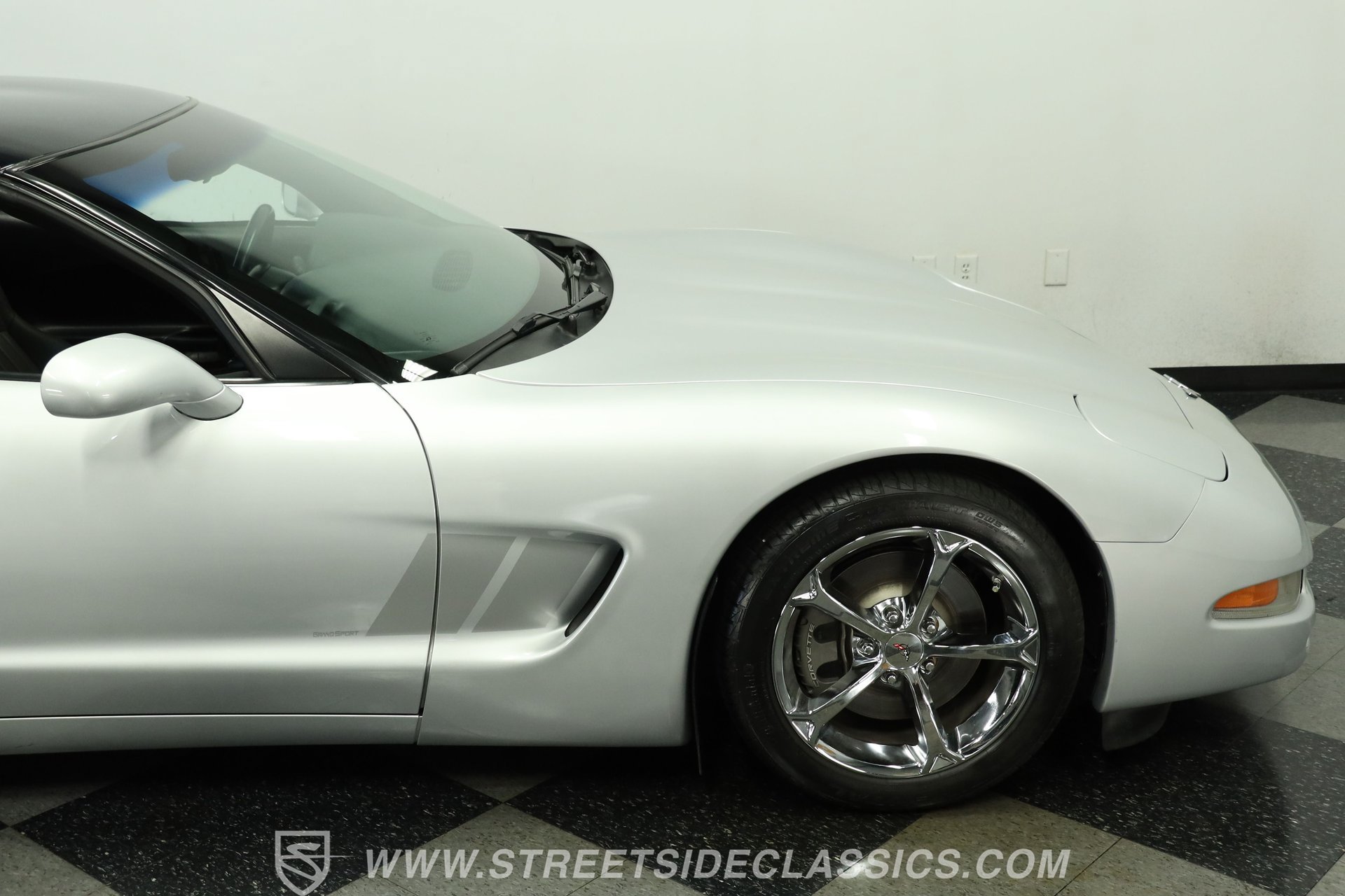 Used 1998 Chevrolet Corvette Coupe w/ Roof Pkg RWD image 28