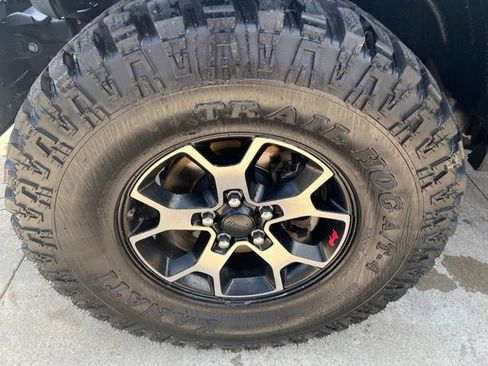 Used 2018 Jeep Wrangler Unlimited Rubicon w/ Dual Top Group AWD/4WD image 9