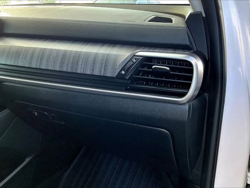 Used 2024 Kia Telluride EX w/ EX Captain's Chair Package AWD/4WD image 19