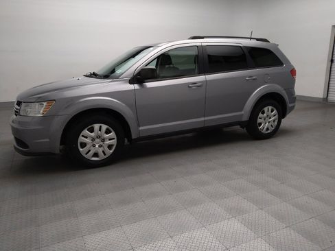 Used 2020 Dodge Journey SE image 2