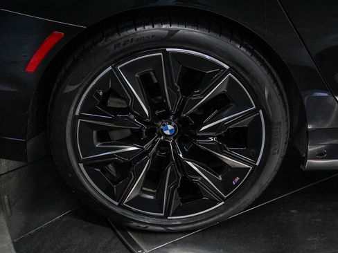 Certified 2024 BMW 760i xDrive 760i xDrive w/ Executive Package image 8