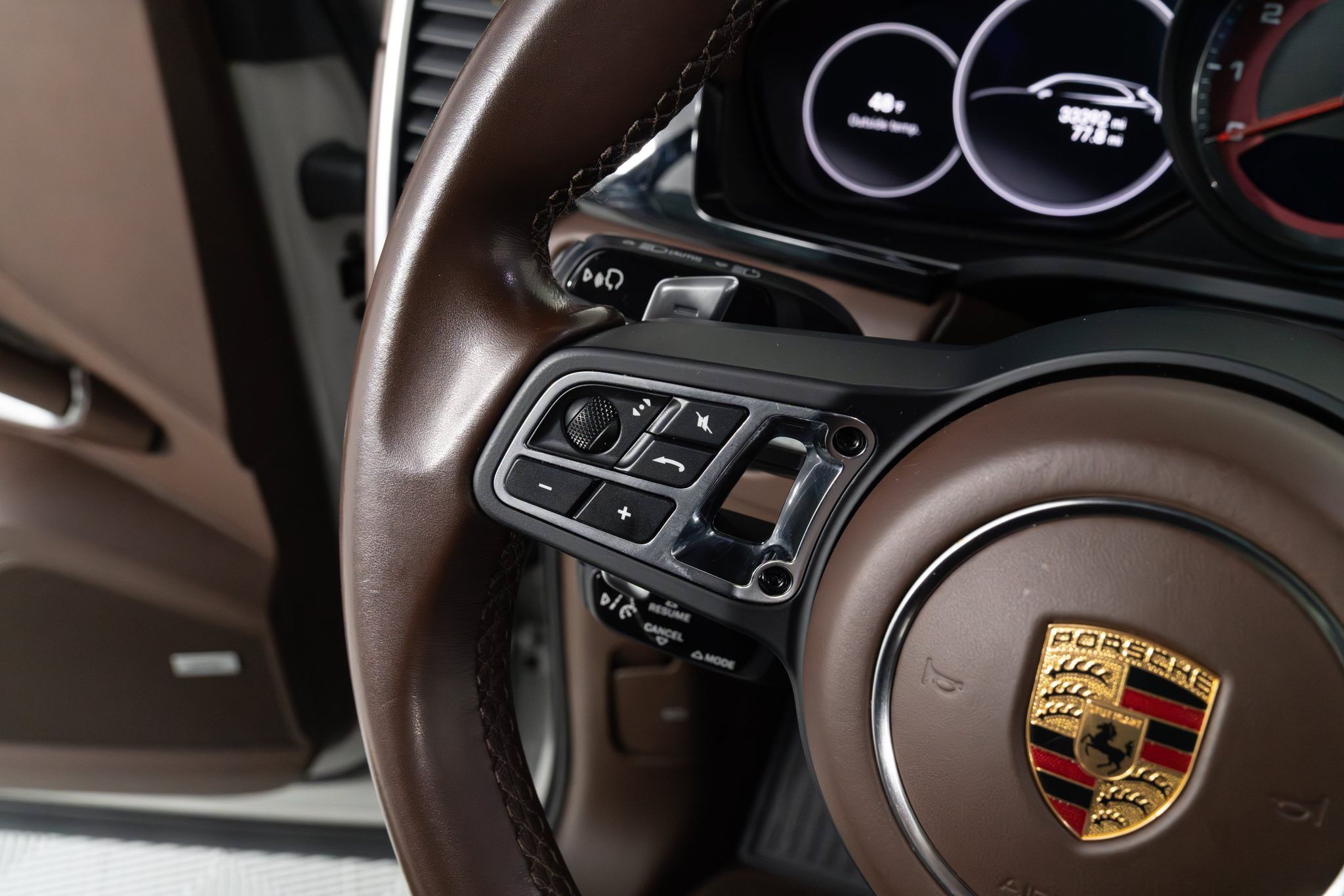 Used 2022 Porsche Cayenne Turbo AWD/4WD image 39
