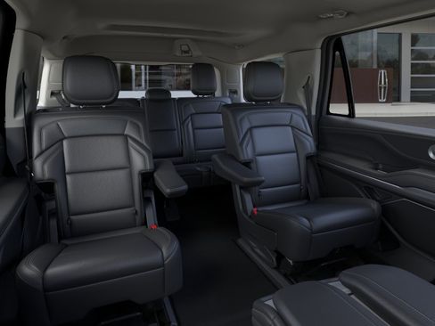 New 2026 Lincoln Navigator Premiere AWD/4WD image 11