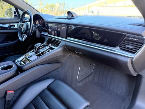Used 2018 Porsche Panamera 4S image 23