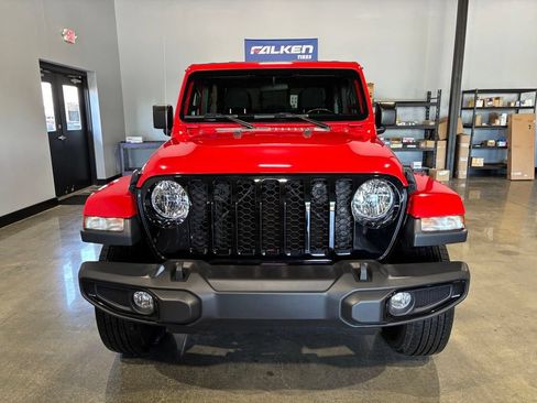 Used 2022 Jeep Gladiator Sport AWD/4WD image 3