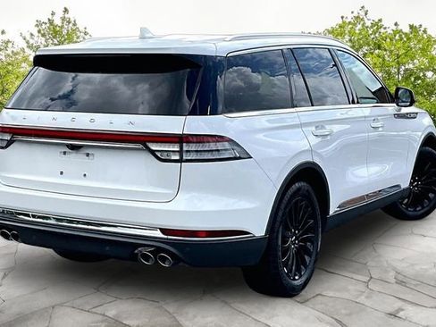 Used 2022 Lincoln Aviator AWD w/ Premium Package image 2