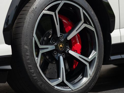 Used 2021 Lamborghini Urus AWD/4WD image 16