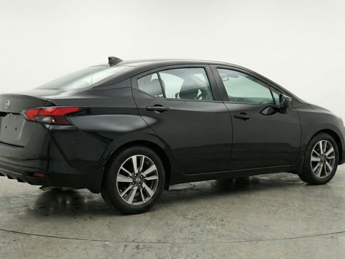 Used 2025 Nissan Versa SV image 9