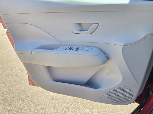 Used 2025 Hyundai Kona SEL FWD image 25