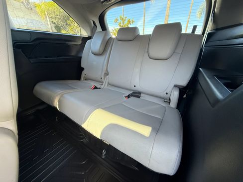 Used 2018 Honda Odyssey EX-L image 24