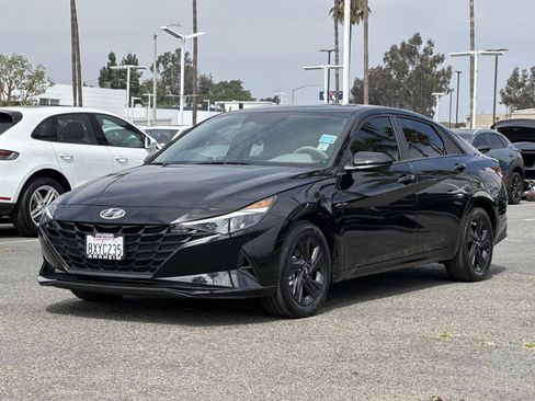 Used 2022 Hyundai Elantra SEL w/ Cargo Package image 6