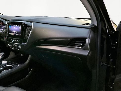 Used 2021 Chevrolet Traverse LT image 18