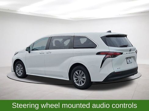 Used 2022 Toyota Sienna LE FWD image 5