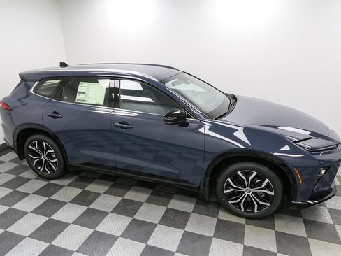 New 2025 Toyota Crown Signia image 5