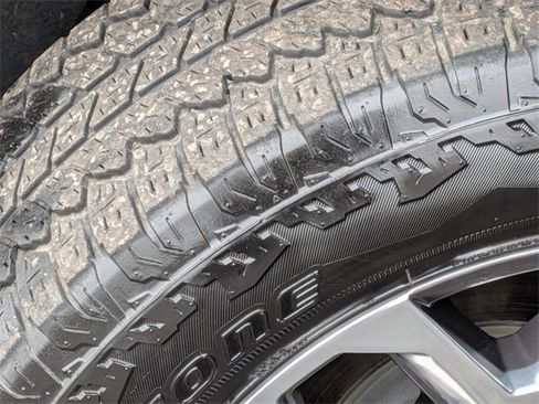 Used 2024 GMC Sierra 1500 SLE w/ Preferred Package image 11