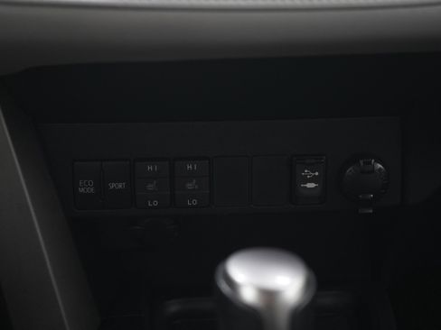 Used 2016 Toyota RAV4 Limited AWD/4WD image 16