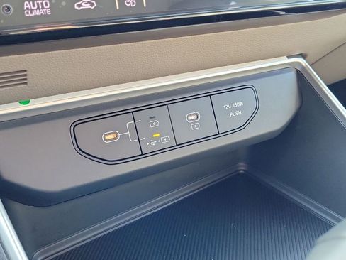 New 2026 Kia Carnival FWD image 32
