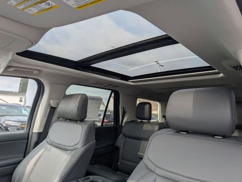 New 2026 Ford Expedition Active image 5