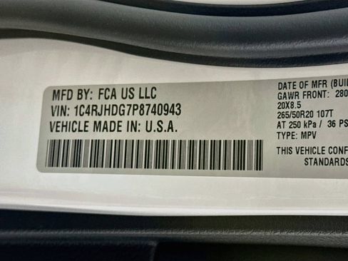 Used 2023 Jeep Grand Cherokee Overland AWD/4WD image 40