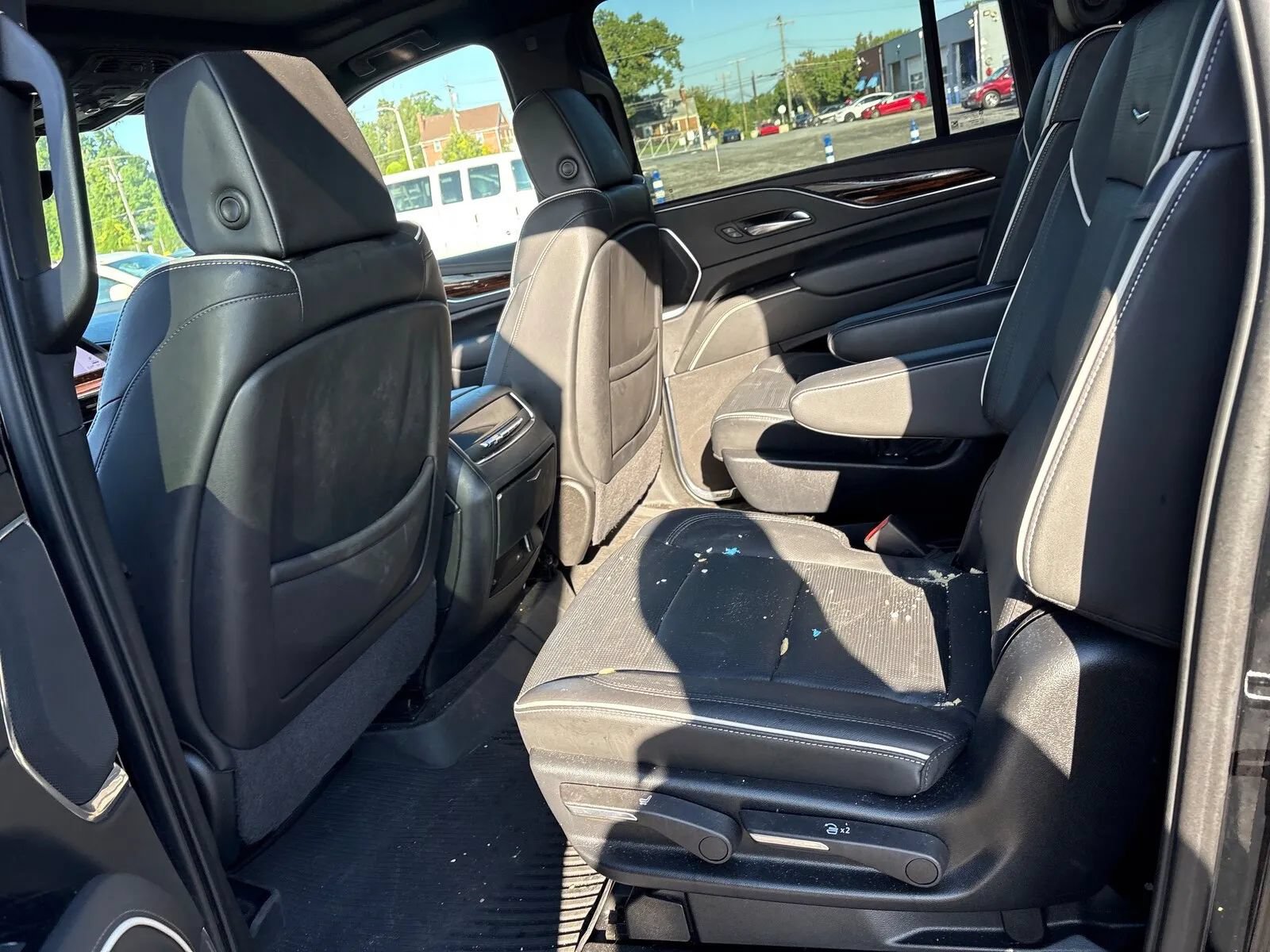 Used 2022 Cadillac Escalade ESV Premium Luxury AWD/4WD image 5