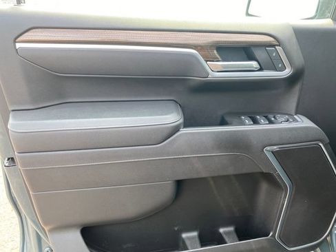 Used 2025 Chevrolet Silverado 1500 LT AWD/4WD image 17