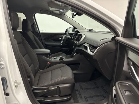 Used 2022 GMC Terrain SLE image 17