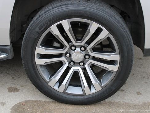 Used 2017 GMC Yukon Denali w/ Open Road Package image 32