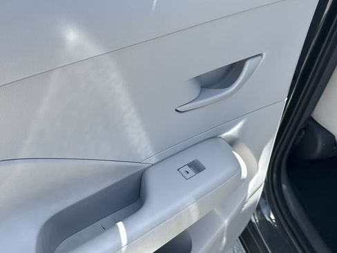 Certified 2025 Hyundai Kona SE FWD image 12
