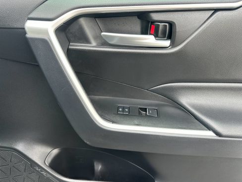 Used 2025 Toyota RAV4 XLE AWD/4WD image 19