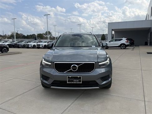 Used 2019 Volvo XC40 T5 Momentum image 2