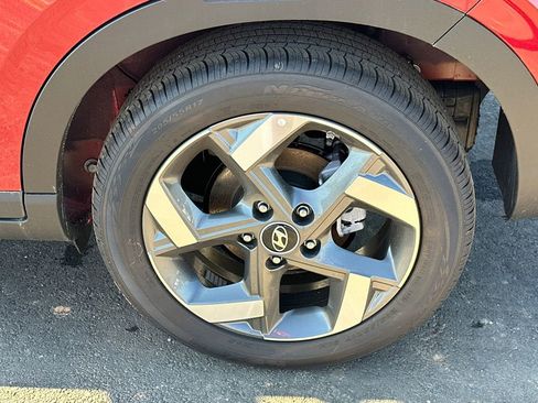 New 2025 Hyundai Venue Limited image 18