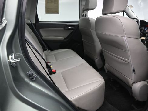 Used 2015 Subaru Forester 2.5i Limited AWD/4WD image 25