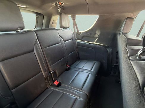 Used 2024 Chevrolet Suburban LT RWD image 14