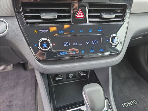 Used 2020 Hyundai Ioniq SE image 26