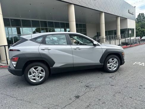 Certified 2025 Hyundai Kona SE FWD image 5