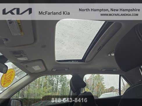 Used 2022 Hyundai Venue SEL image 23