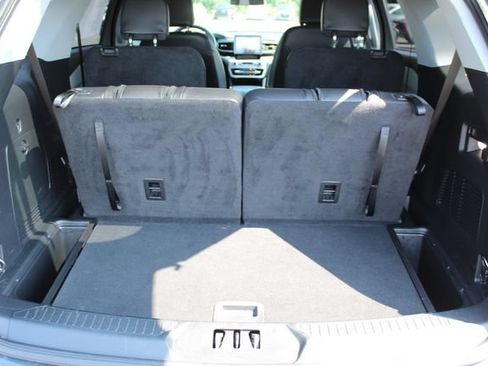 Used 2023 Ford Explorer XLT w/ Equipment Group 202A AWD/4WD image 5