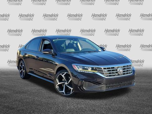 Used 2020 Volkswagen Passat 2.0T R-Line FWD image 2