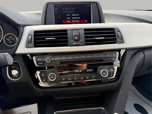 Used 2018 BMW 320i Sedan image 43