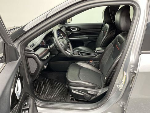 Used 2023 Jeep Compass Trailhawk AWD/4WD image 3