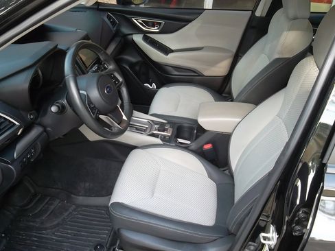 Used 2021 Subaru Forester Premium image 11