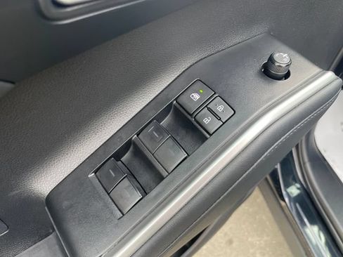 Used 2023 Toyota Highlander XLE AWD/4WD image 21
