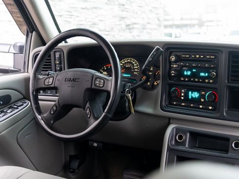 Used 2005 GMC Sierra 2500 SLT w/ Heavy-Duty Power Package image 18