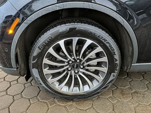 Certified 2021 Lincoln Aviator Reserve w/ Equipment Group 201A image 12