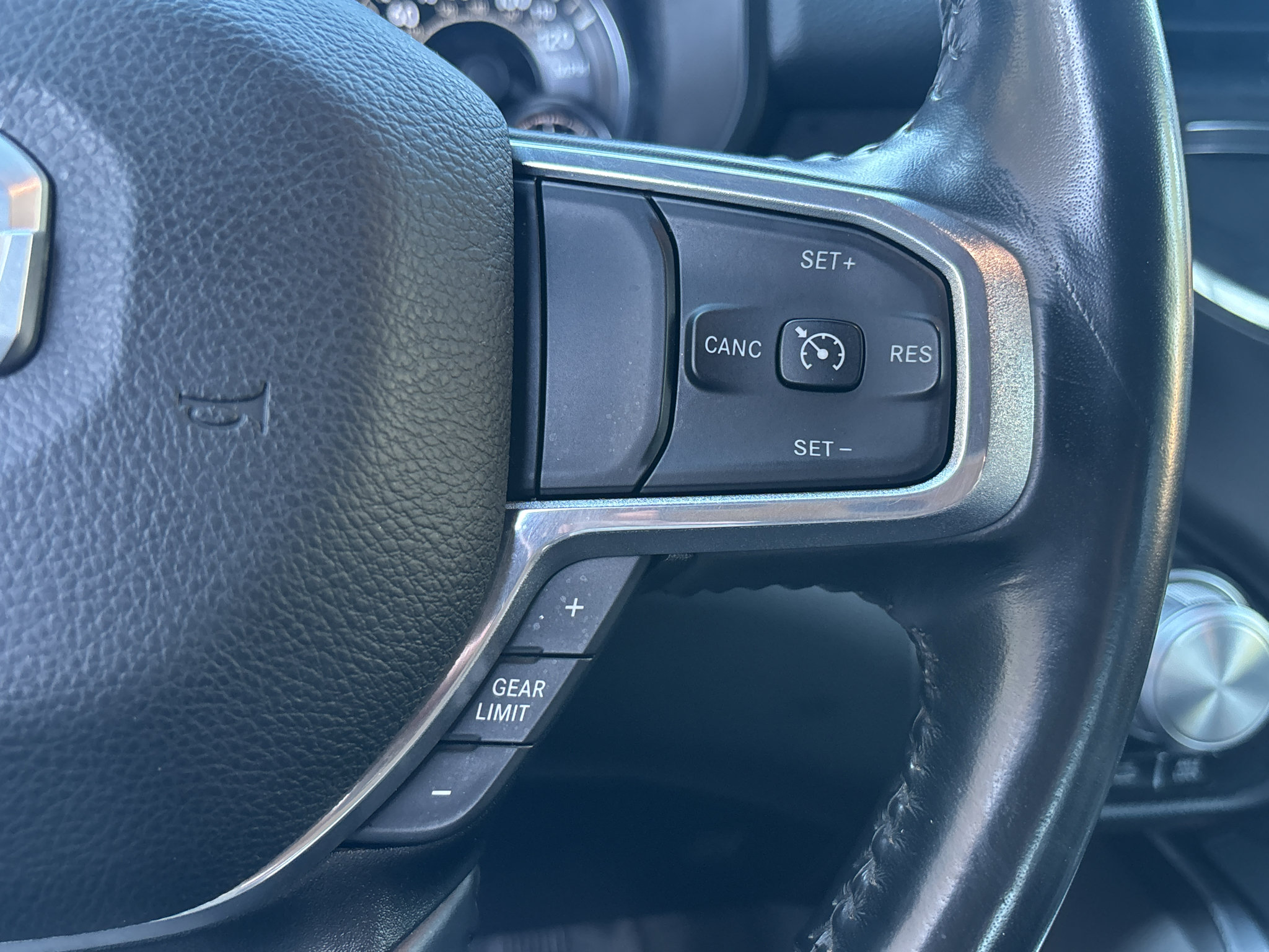 Used 2023 RAM 1500 Laramie AWD/4WD image 9