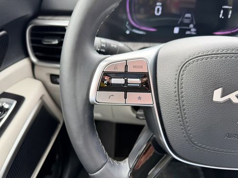 Used 2024 Kia Telluride EX w/ EX Captain's Chair Package image 14