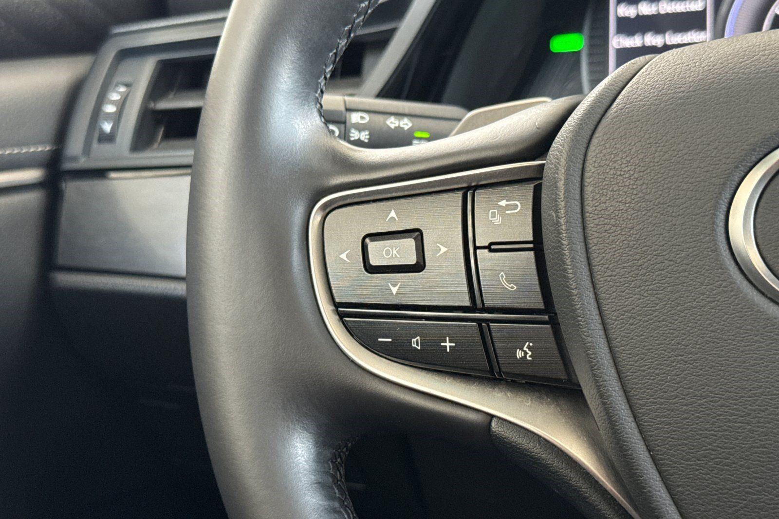 Certified 2025 Lexus ES 300h w/ Premium Package FWD image 29