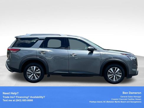 Used 2025 Nissan Pathfinder SL AWD/4WD image 4
