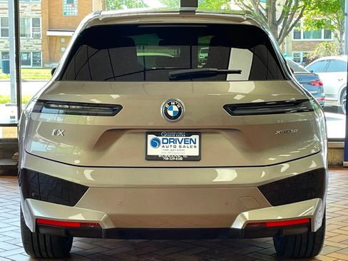 Used 2024 BMW iX xDrive50 w/ Sport Package AWD/4WD image 9
