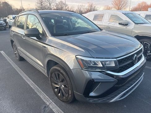 Used 2022 Volkswagen Taos S image 2